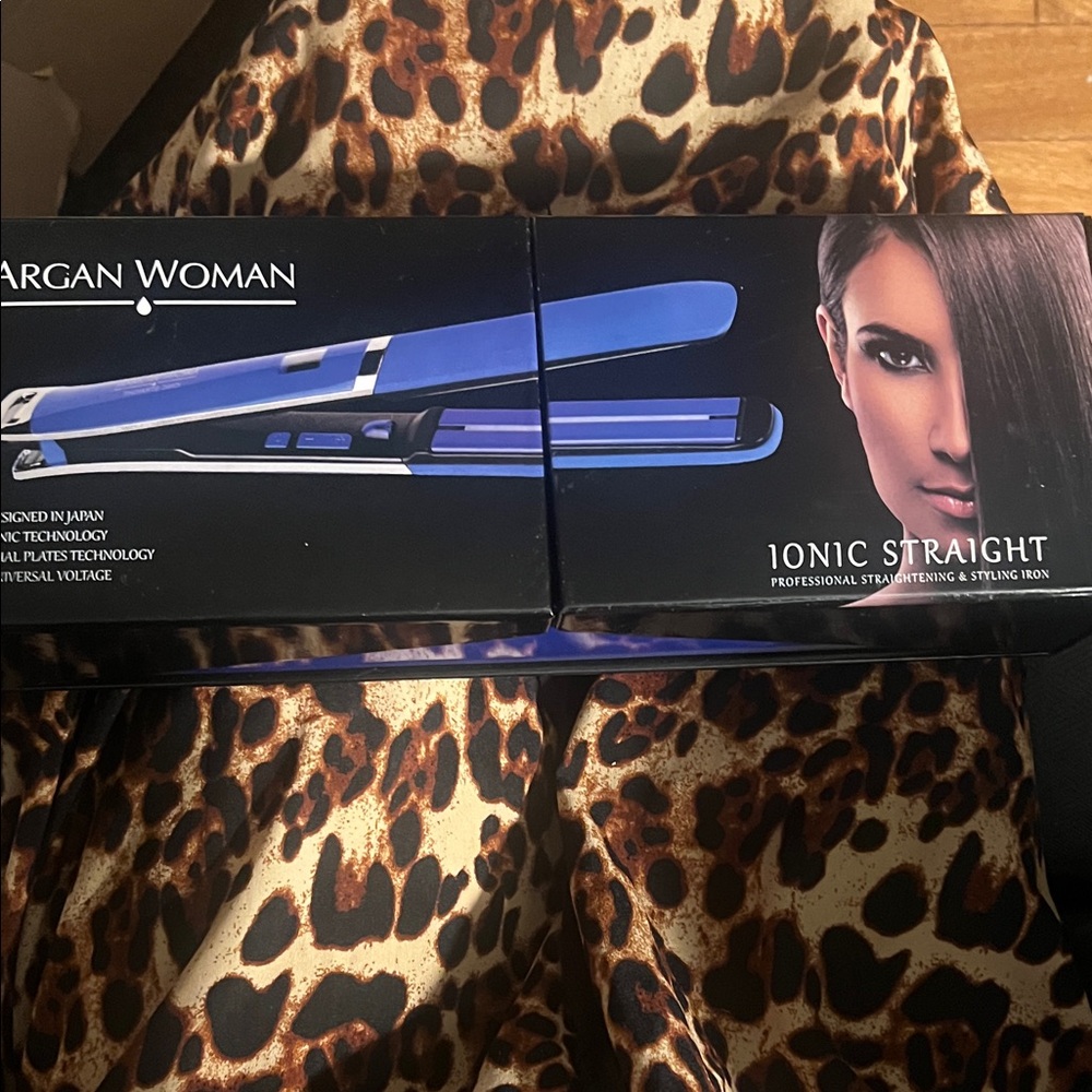 Ionic Straight Professional Hair Straightener - By Argan Woman, new.